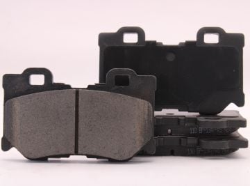 New Rear Ceramic Brake Pads for Infiniti FX50 G37 M37 M56 Q50 Q60 Q70 QX70 Nissan 370Z D1347